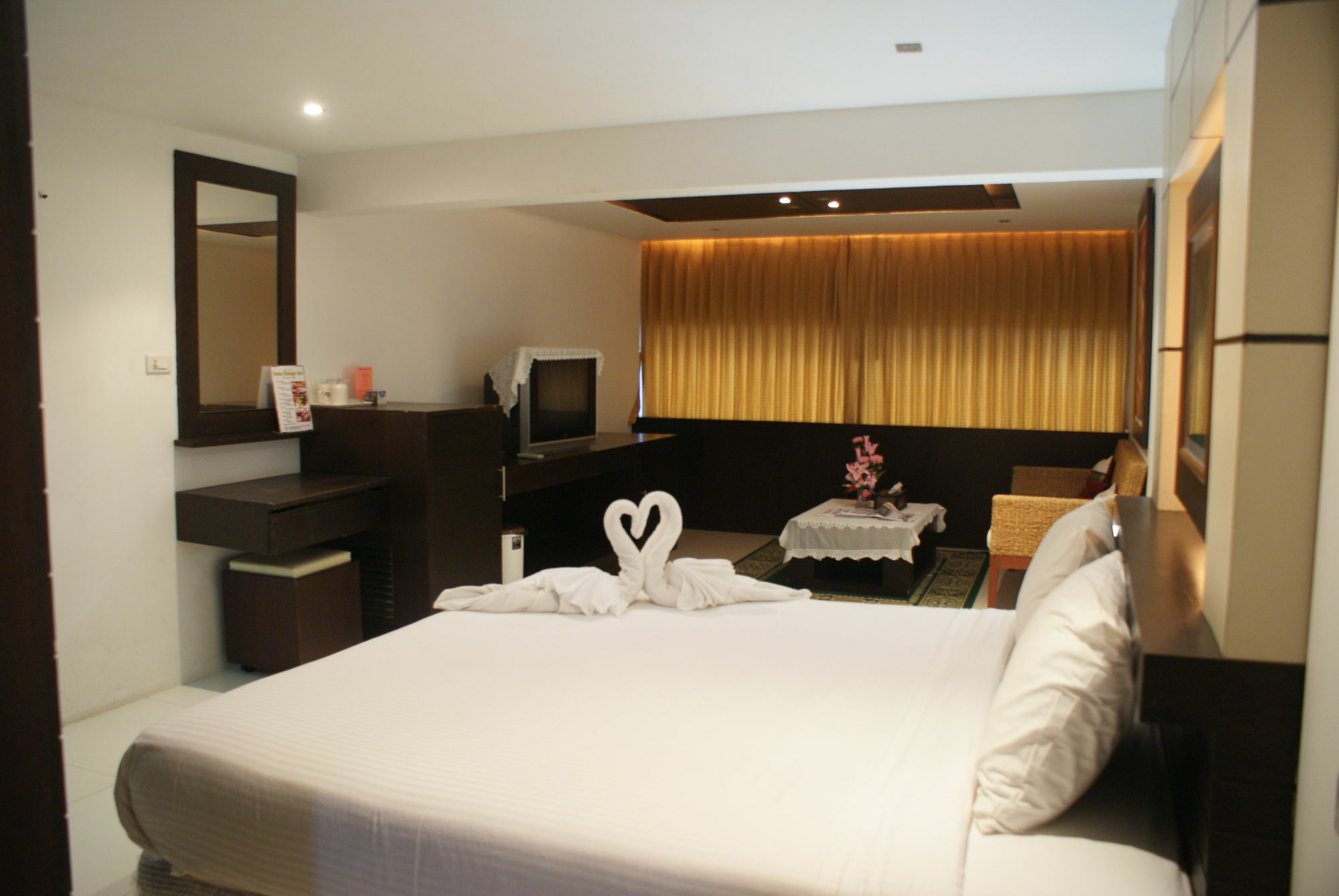 New International Guest House Patong ภายนอก รูปภาพ